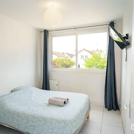 Escale-marne Fr - 102 - Free Parking - Free Luggage Storage - Equipped - Linen Included - Washing Machine - 10mn Walk Metro 8 - Rer A - Panoramic View - From 1 To 4 Guests