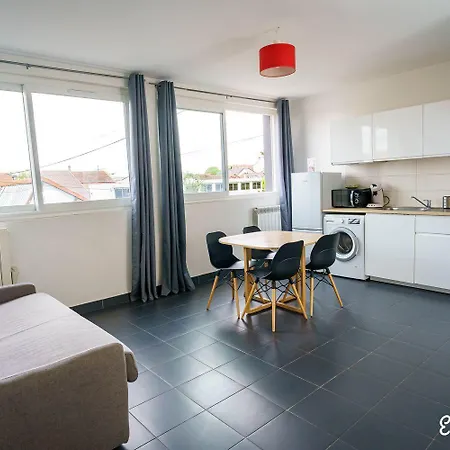 Escale-marne Fr - 102 - Free Parking - Free Luggage Storage - Equipped - Linen Included - Washing Machine - 10mn Walk Metro 8 - Rer A - Panoramic View - From 1 To 4 Guests